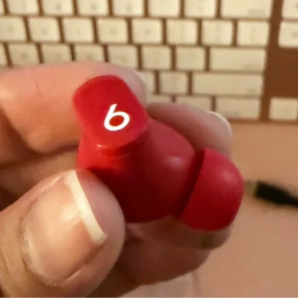 Beats by Dre Red Earbud Headphones - Picture 6 of 7